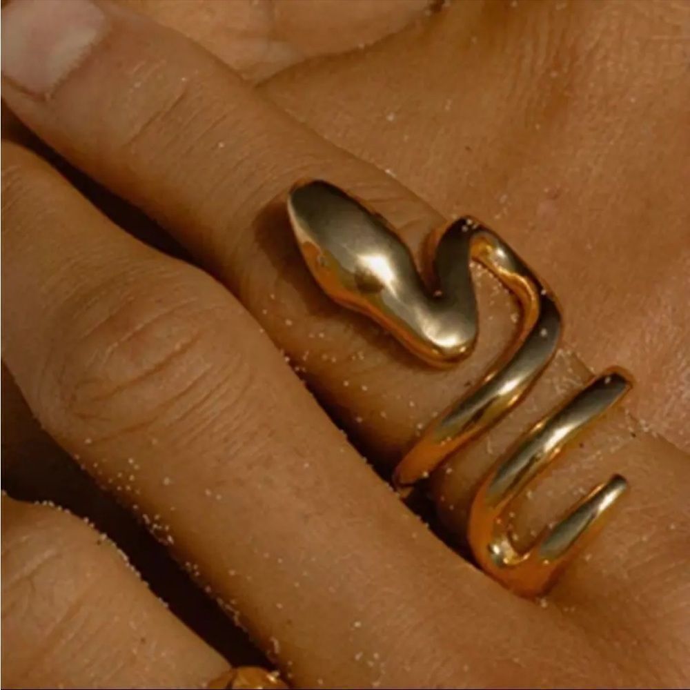REVOLVE Gold Wave Ring